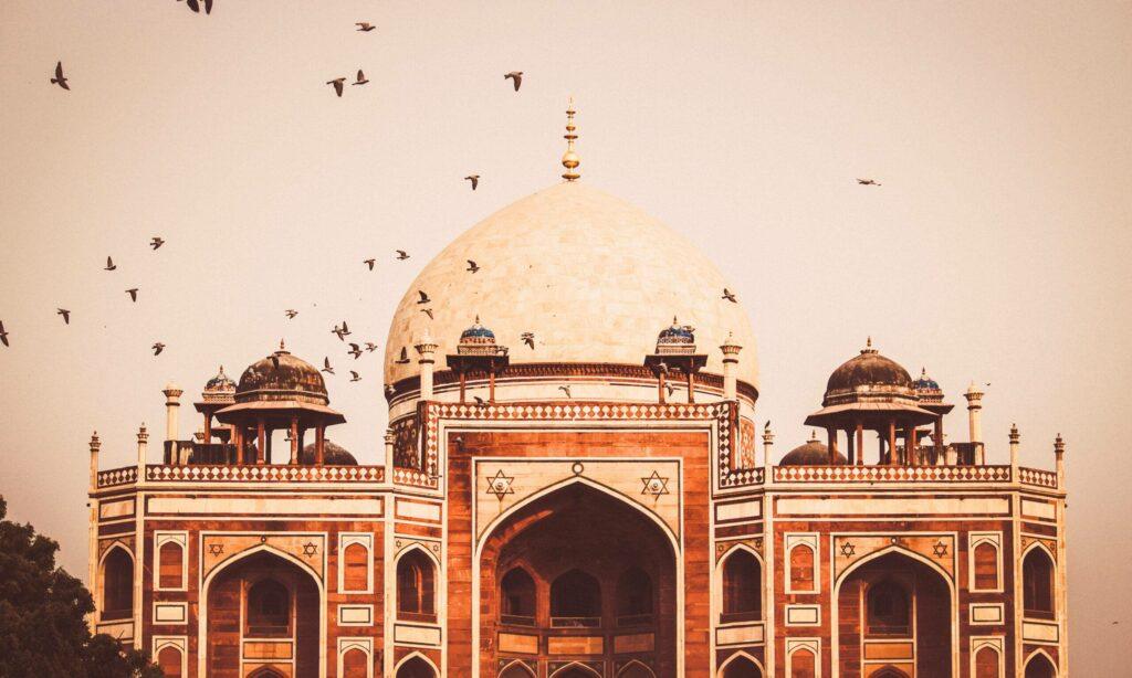 Puerta de la India y monumentos históricos de Delhi, capital de la India.