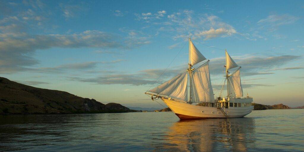 CABECERA BALI, ISLAS GILI & KOMODO CON PHINISI