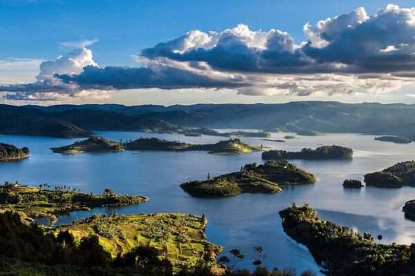 LAGO BUNYONYI